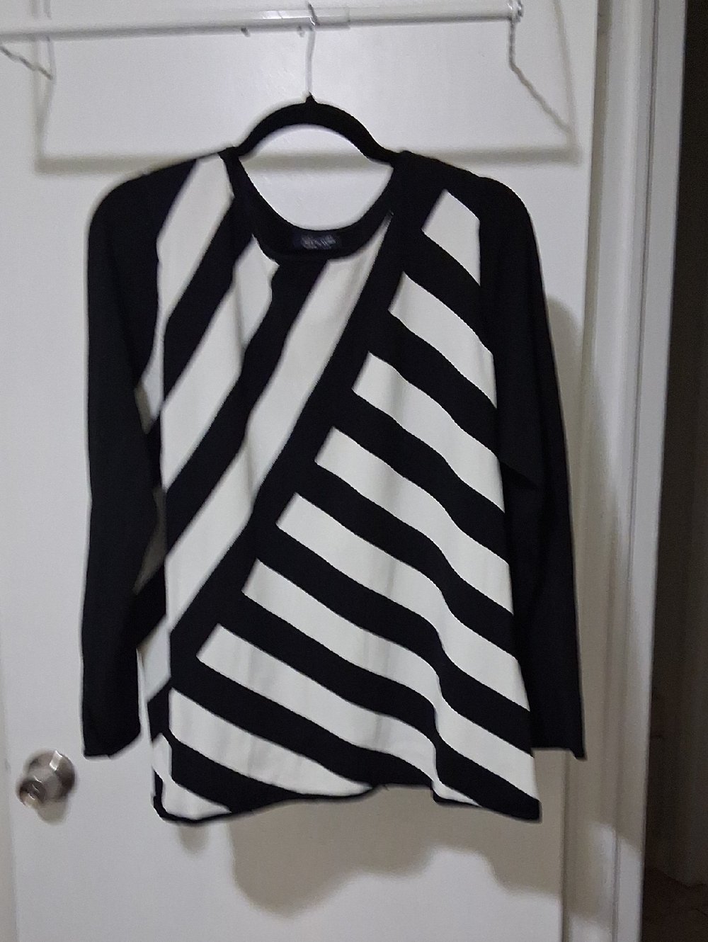 Jones New York Signature Woman Black and White Top Size 2X
